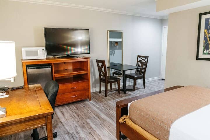 Room 18 of 33