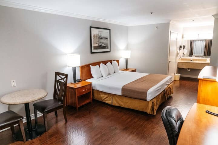 Room 21 of 33