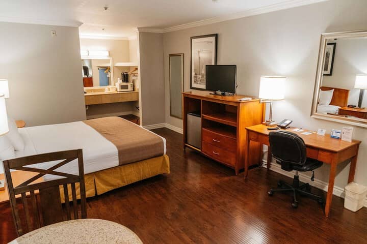 Room 4 of 33