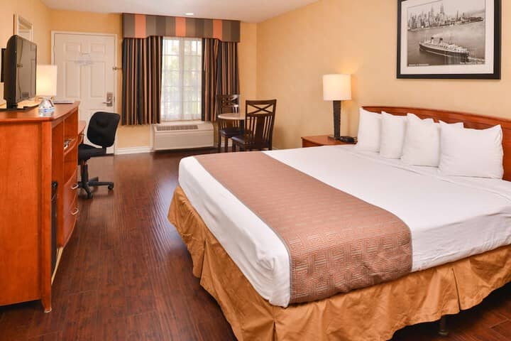 Room 6 of 33