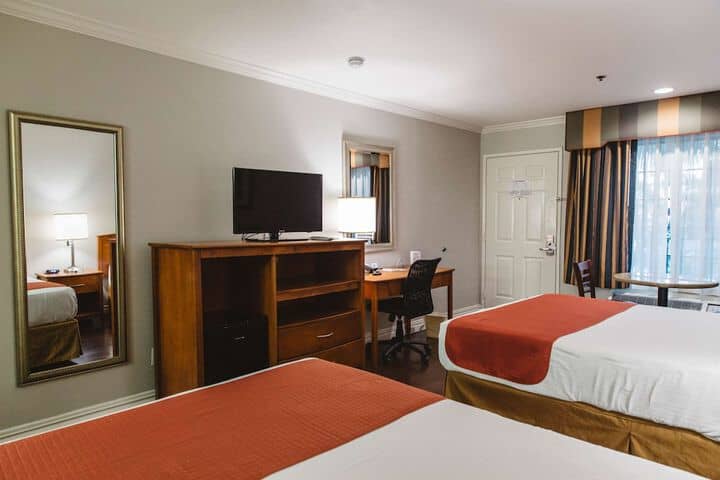 Room 10 of 33