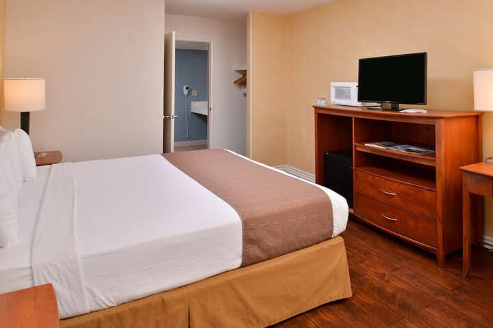 Room 7 of 33