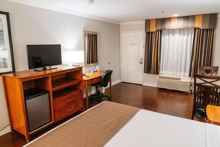 Room 5 of 33
